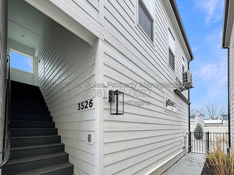3526 W Anderson St — Photo 13