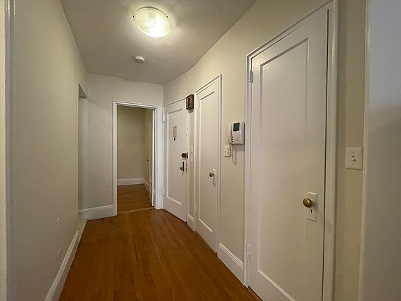 2nd image of 226 E 59th St #2EF