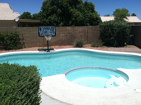 4th image of 739 S Saint Paul Cir