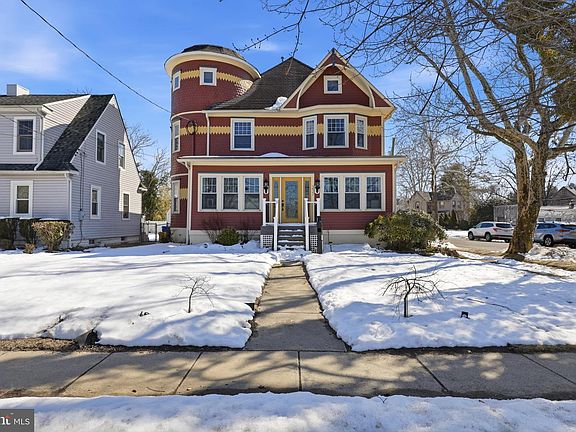 2nd image of 237 Broadway