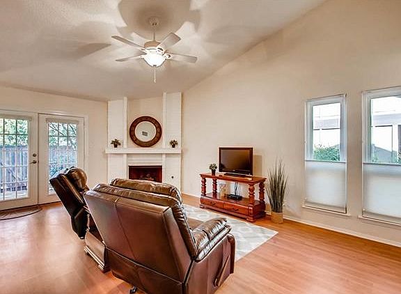 5th image of 1505 W Braker Ln #B