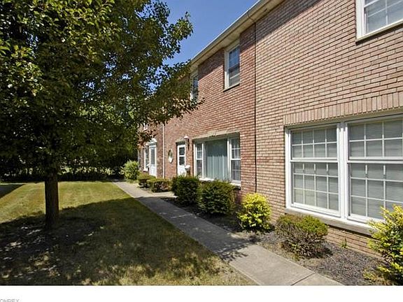 3rd image of 24640 Clareshire Dr