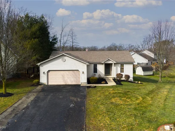 210 Clearwater Cv N, Youngstown, OH 44515