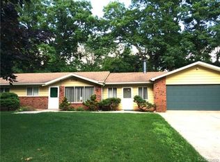 3258 Oak Ridge Dr, Highland, MI 48356