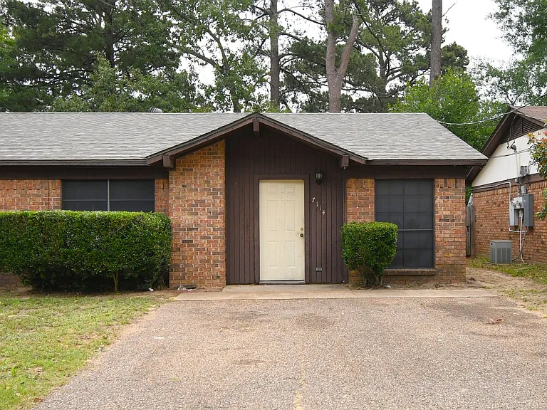 7114 Gatewood Dr — Photo 2