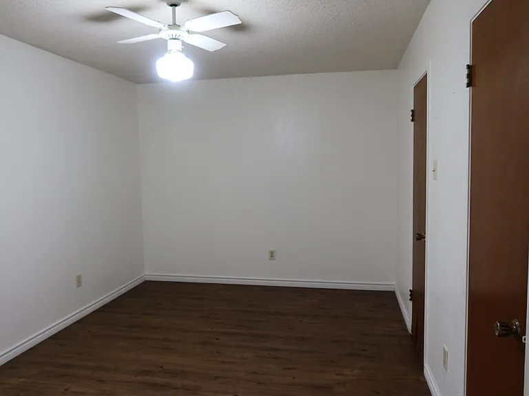 101 Travis Ln — Photo 13