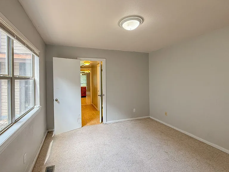 12021 Hawthorne Ln — Photo 20