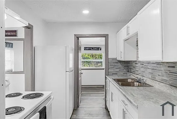 3 bed, 900 sqft, $2,495 — Photo 4