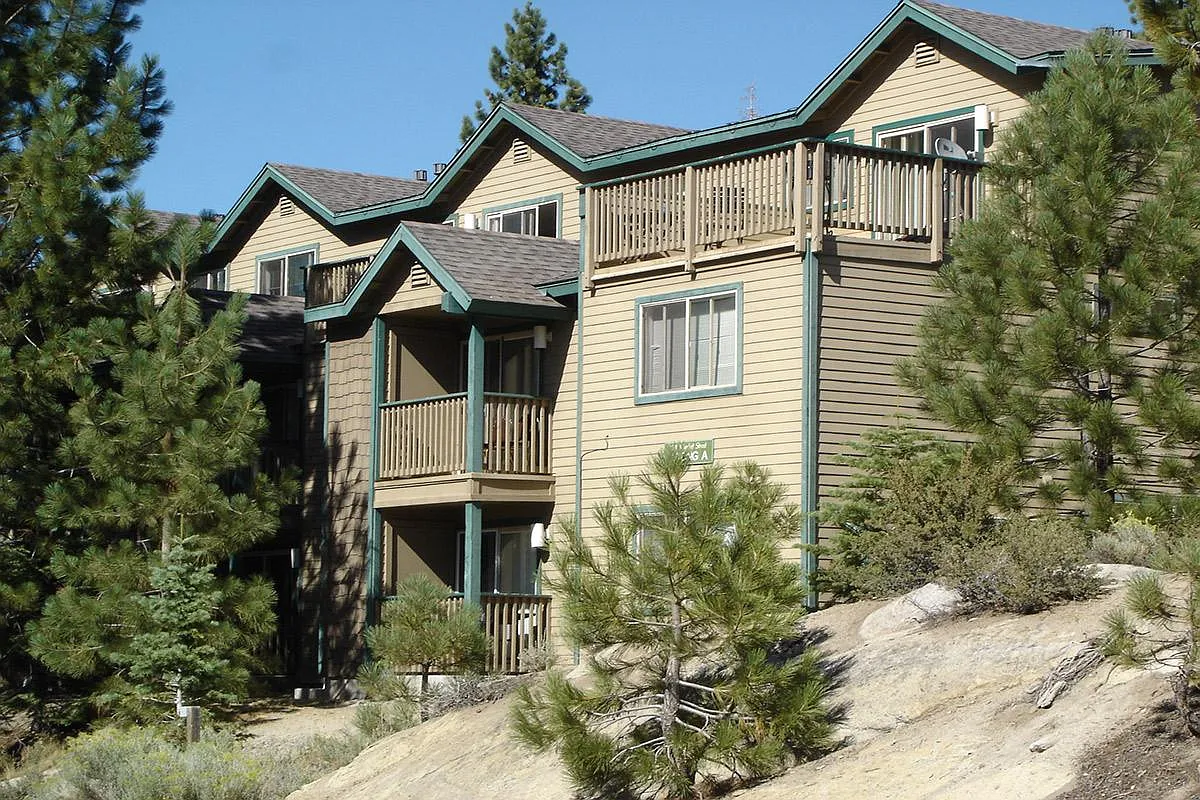 Lake Vista I — Photo 1