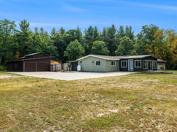 10624 Whitefish Rd, Newaygo, MI 49337