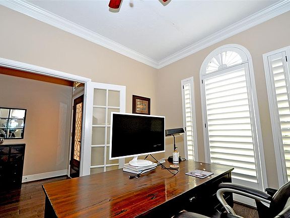 4th image of 33126 Tall Oaks Way