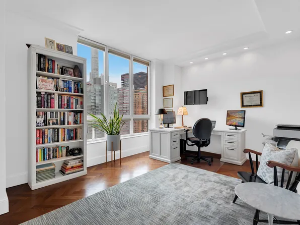 351 East 51st Street image 5 of 13