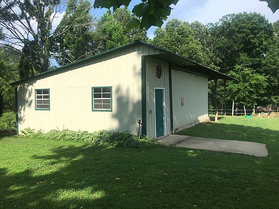 Work shop. Cement floor