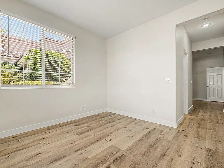 571 Kavanagh Pl — Photo 29