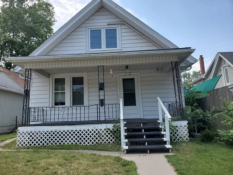 1113 Hickory St — Photo 1