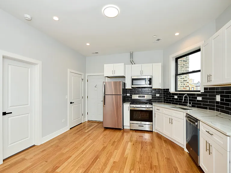 4220 S Calumet Ave #1 — Photo 8
