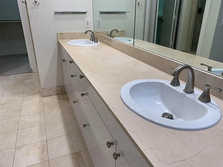 2437 South Blvd #11 — Photo 13