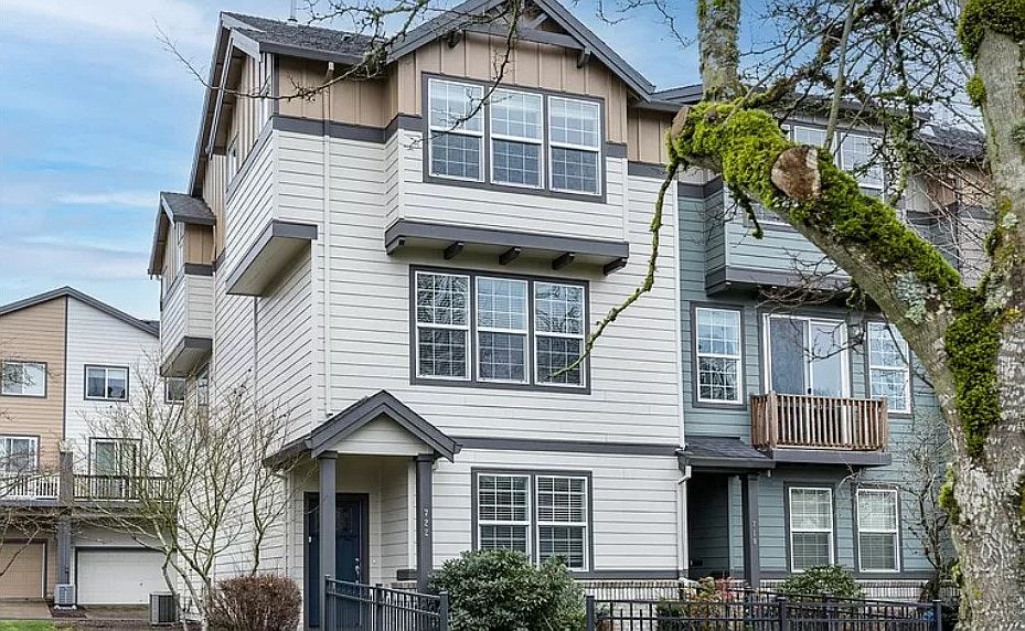 Beautiful tri-level end unit townhome.