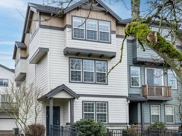 722 Oak Hollow Dr, Newberg, OR 97132