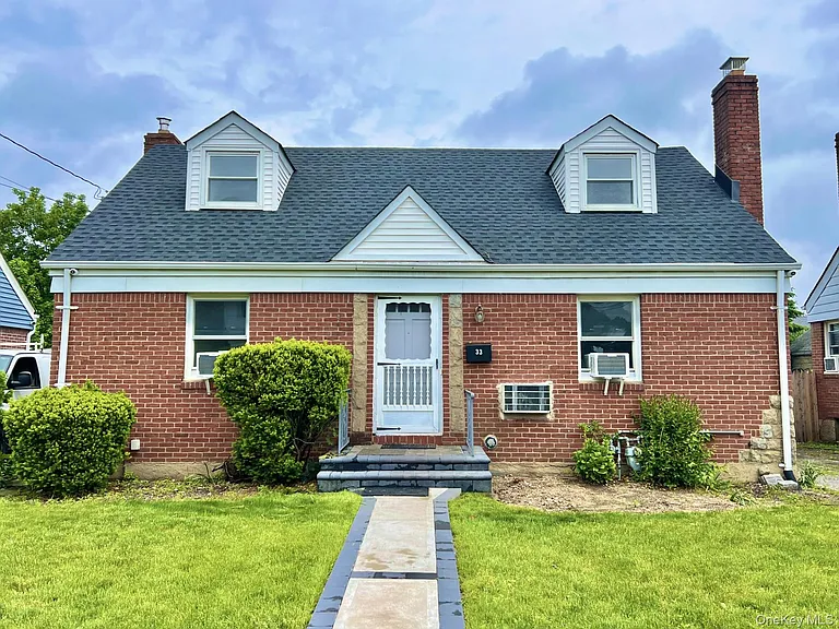 33 Cherry Ln — Photo 1