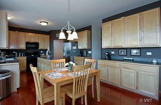 3rd image of 310 Robin Glen Ln