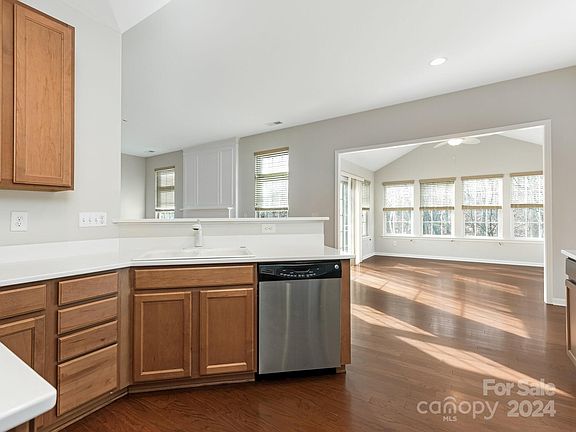 5th image of 7771 Sedgebrook Dr E