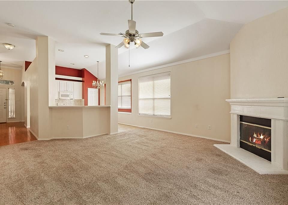 1st image of 305 Wallford Ln