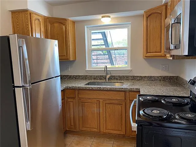 1015 Government St #11 — Photo 6