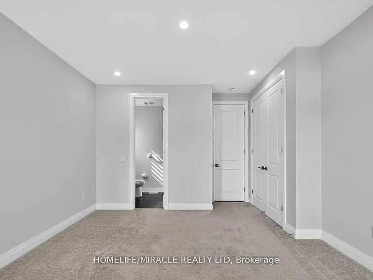 1032 Edinburgh Dr — Photo 39