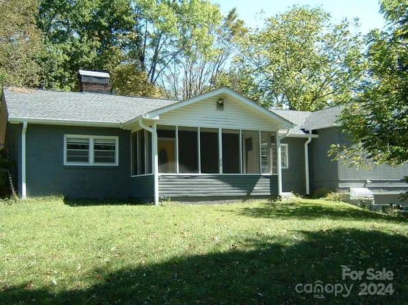 89 Smoke Rise Hill Dr, Flat Rock, NC 28731