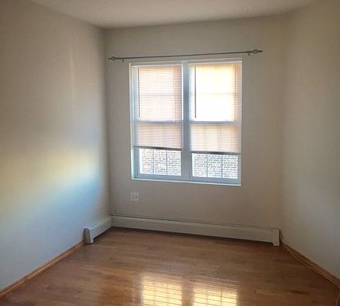 3rd image of 6419 Woodside Ave #1