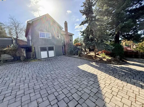 18338 Redwood Rd, Castro Valley, CA 94546