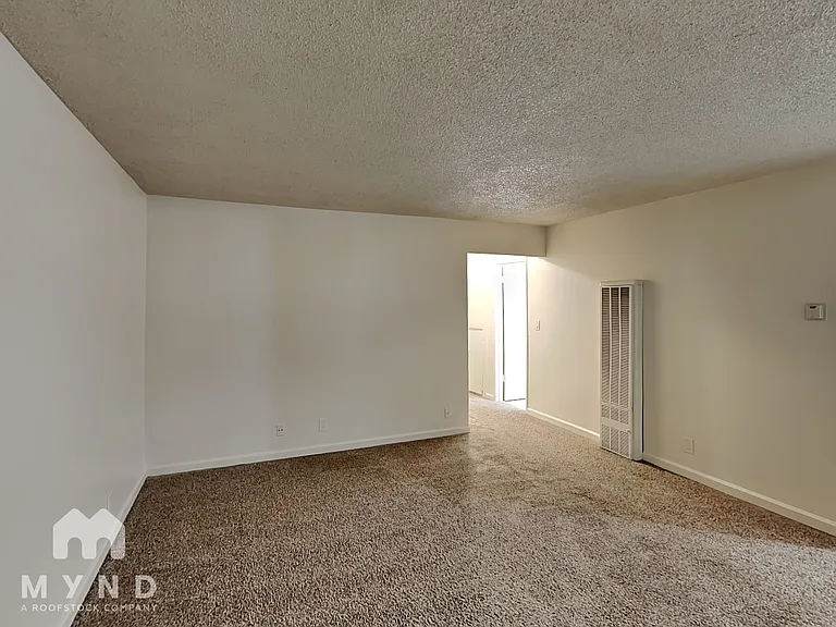 870 Burbank Dr #7 — Photo 3