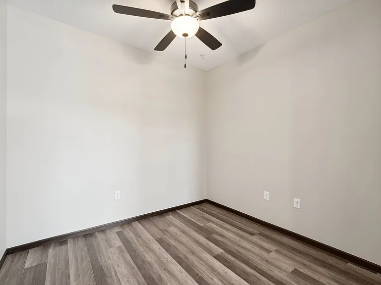 415 Hickory Dr — Photo 6