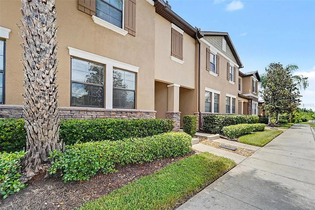 3 bed, 2.5 bath, 1777 sqft, $2,400 — Photo 4