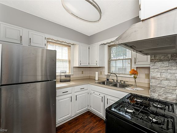 5th image of 553 Princeton Ave