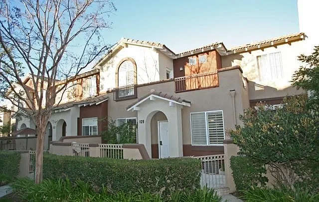 2 bed, 2.5 bath, 1222 sqft, $3,400 — Photo 1