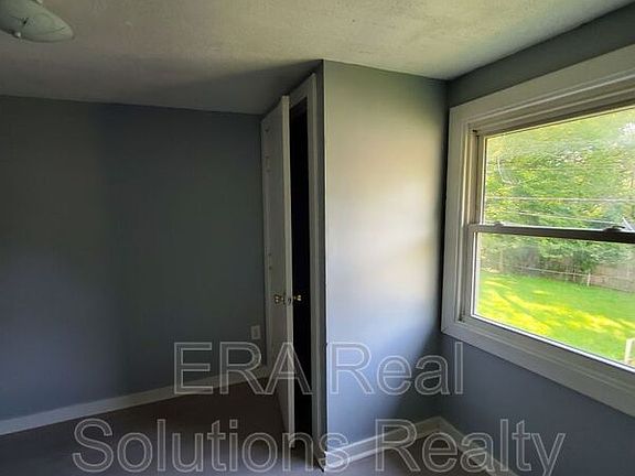4th image of 2590 Parkwood Ave Unit 2590