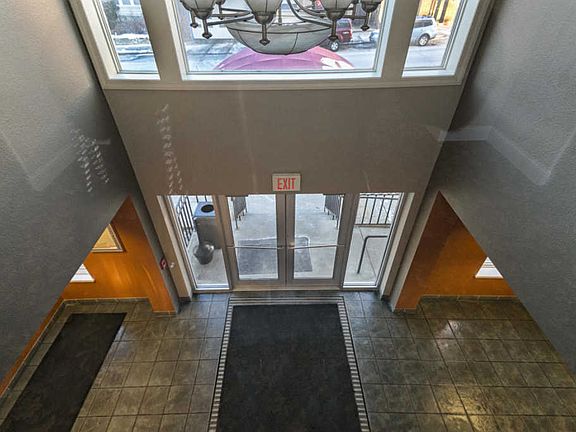 2nd image of 1515 N Van Buren St APT 207