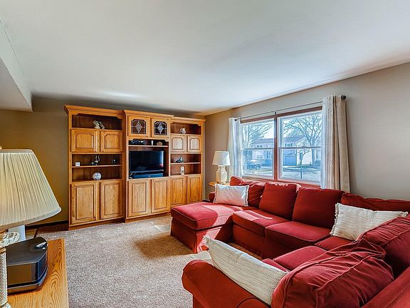 4th image of 1390 Gloucester Ct