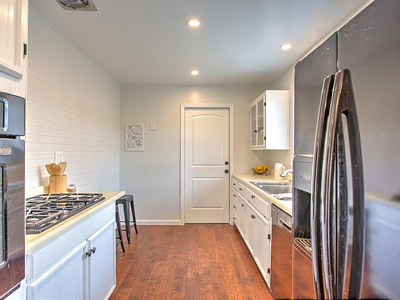 5th image of 2191 Santa Cruz Ave