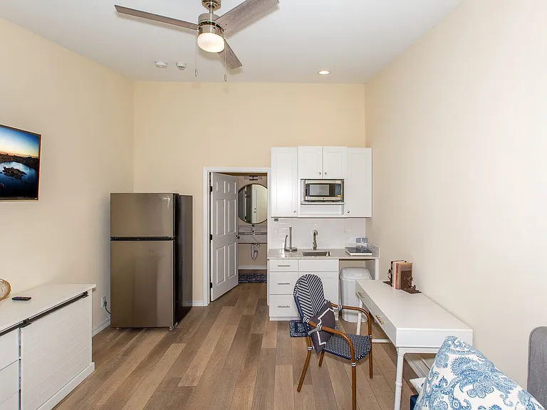 1117 E Gurley St — Photo 15