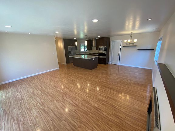 5th image of 657 Hudson Dr