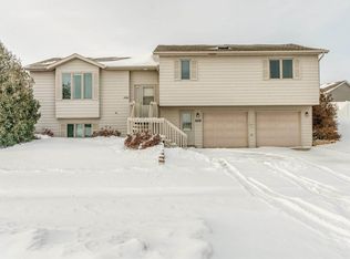 3508 Ridgecrest Dr, Bismarck, ND 58503