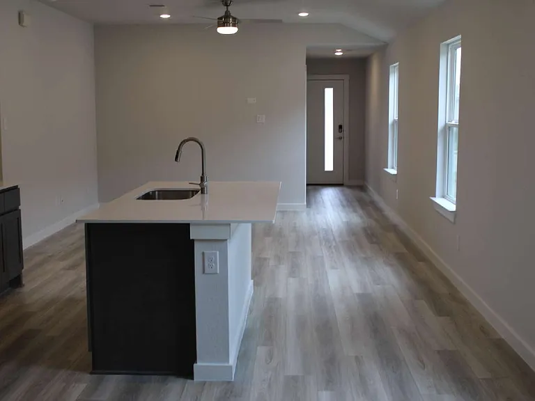 927 Lady Bird Ln — Photo 9