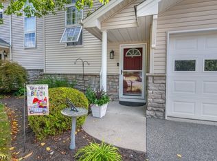 5 Stonehill Rd, Hardyston, NJ 07419