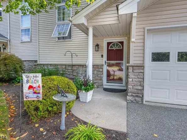 5 Stonehill Rd, Hardyston Twp., NJ 07419