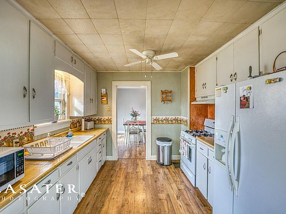 3rd image of 802 W Rogers Ave