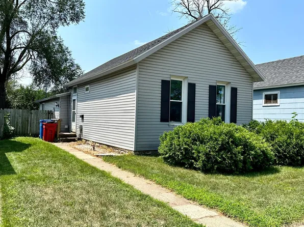 713 E Howard St, Winona, MN 55987
