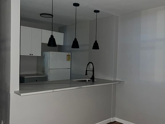 2nd image of 903 Stuyvesant Ave #A2